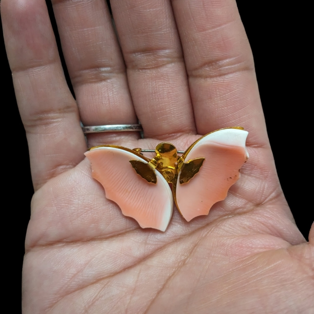 Vtg Sea Shell Butterfly Brooch - Picture 3 of 3